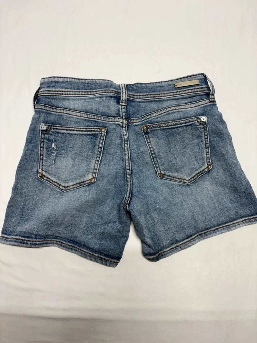 Pilcro Slim Boyfriend Jean Shorts — Anthropologie —
Size 26 - Picture 6 of 7
